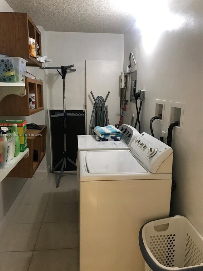 Building Photo - 14830 Naranja Lakes Blvd