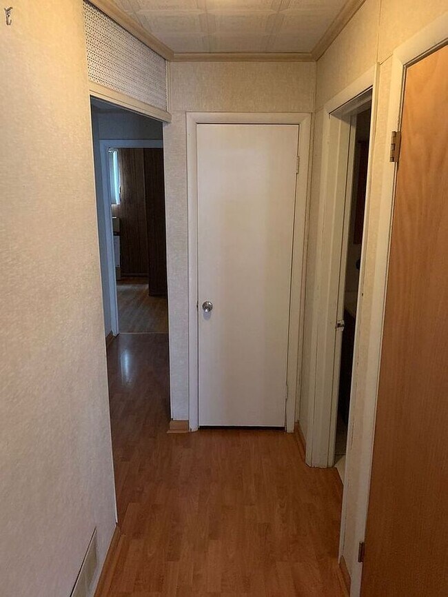 Building Photo - 3 Bedroom Semi-Detached house