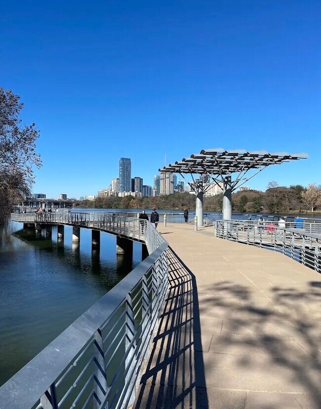 Building Photo - 2511 E 9th St