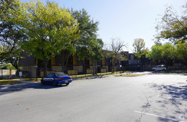 Building Photo - Walnut Manor Apartments