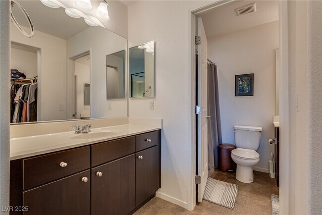 Building Photo - 10589 Acacia Park Pl