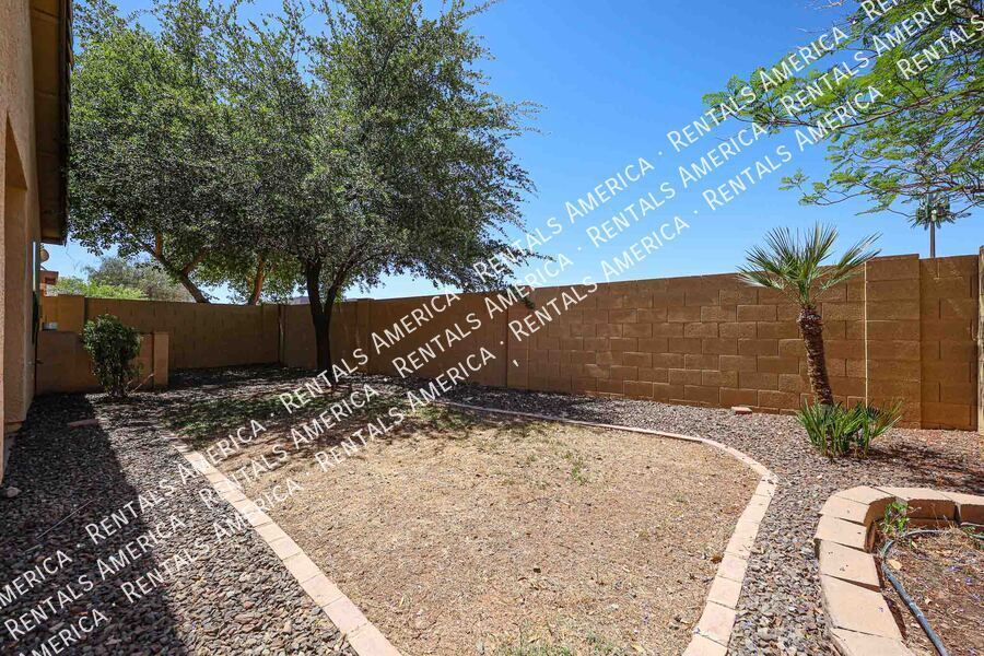 Building Photo - 2010 S Falcon Dr