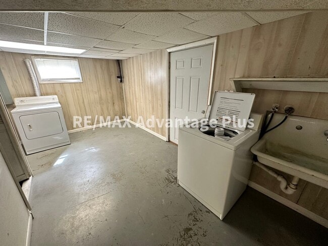 Building Photo - Spacious 4-Bedroom Home in Town of Farmville!