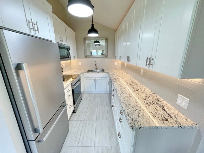 Building Photo - Experience Island Living in a Renovated 2-...