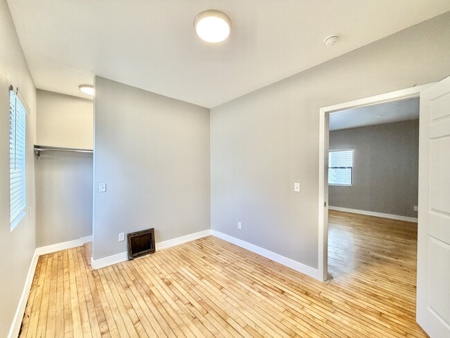 Building Photo - 425 S Jackson St