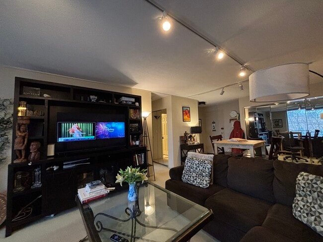 Building Photo - 19 Winchester St