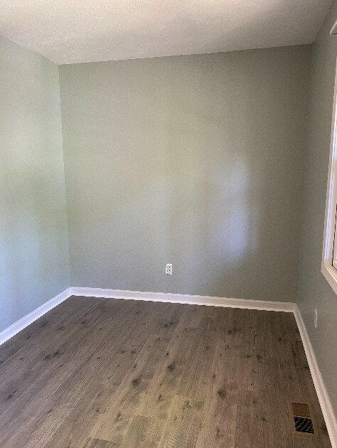 Building Photo - 3 Bedroom 2 Bathroom one level home.