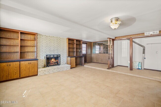 Building Photo - 5313 Bastille Ave