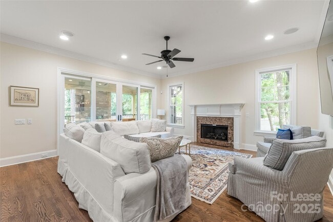 Building Photo - 6723 Conservatory Ln
