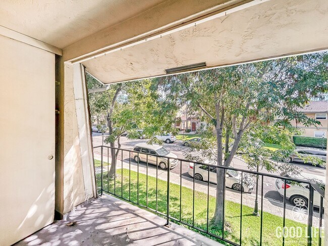 Building Photo - Beautiful 2BD/2BA with Private Balcony and...