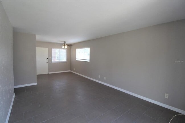 Building Photo - 3001 Bee Ridge Rd