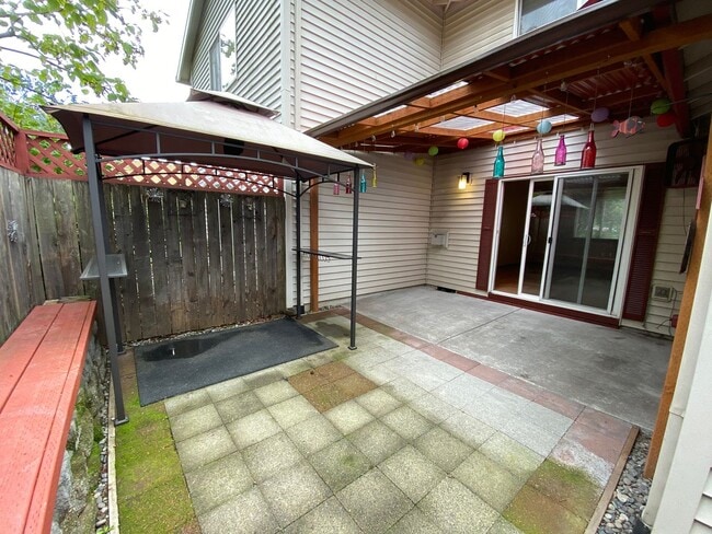 Building Photo - Great Duplex Unit with Attached Garage, Covered Patio, and Two Primary Suites