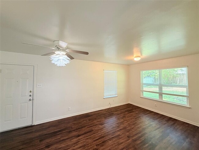 Building Photo - 8701 Parkfield Dr