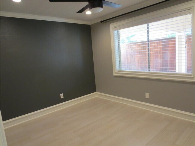 Building Photo - 8214 Split Oak Dr