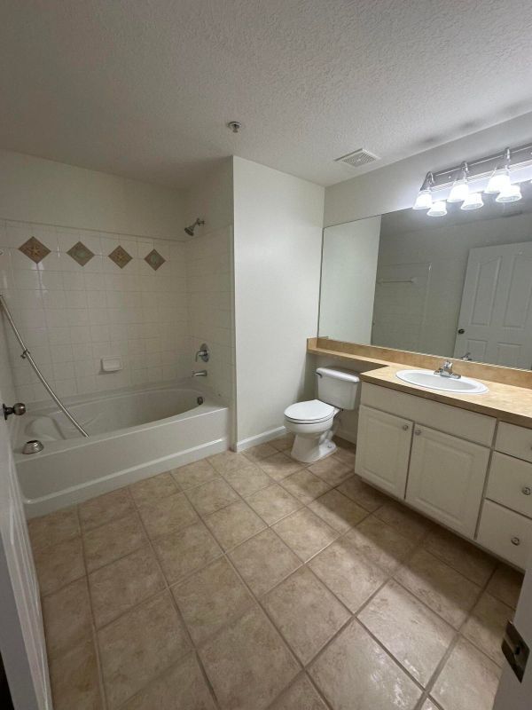 Building Photo - 9901 Baywinds Blvd