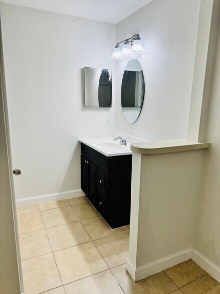 Building Photo - 38 Silver Oak Cir