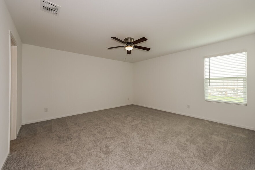 Building Photo - 2233 Crested Saguaro St