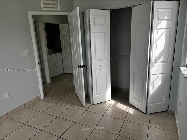 Building Photo - 1480 NE 33rd Ave