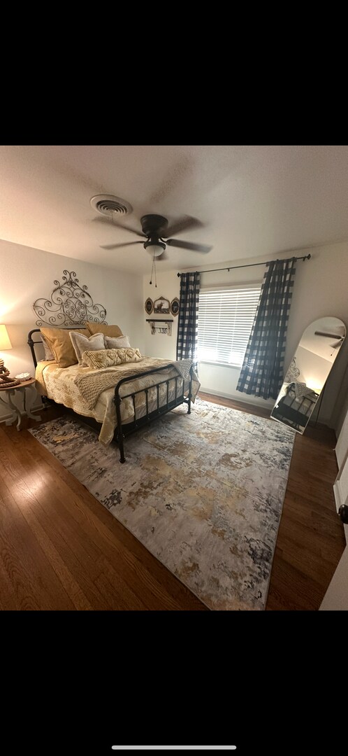 Building Photo - FORESTPARK2633-35