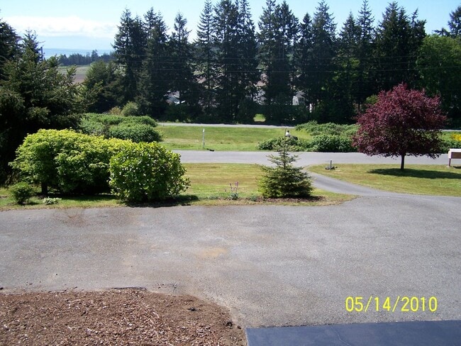Building Photo - Spacious Home in Beautiful Neighborhood!