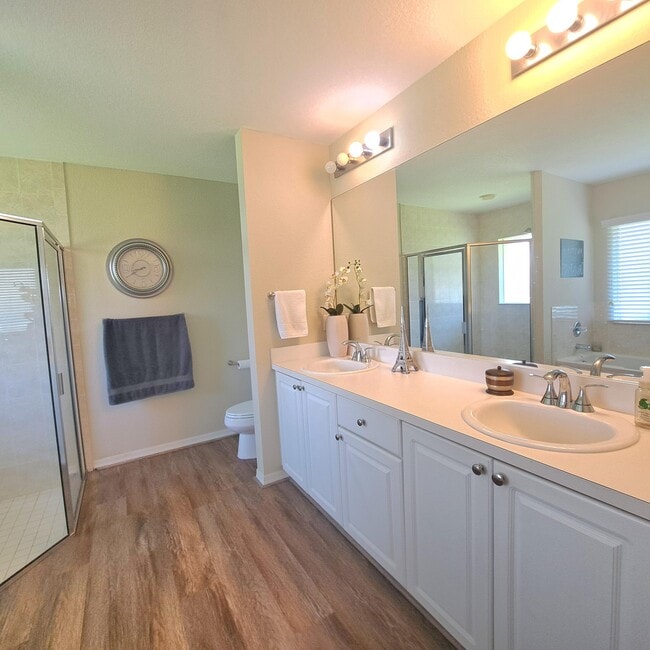 Building Photo - 1747 N Dovetail Dr