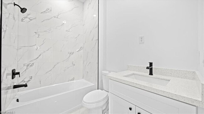 Building Photo - 1009 NE 15th Ln