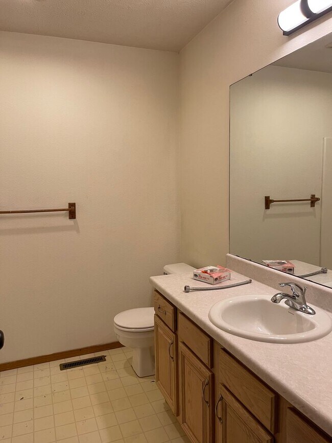 Building Photo - 816 Pinhook Dr