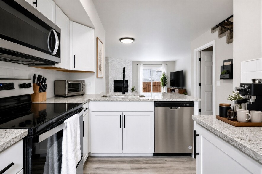 Building Photo - 4027 Charleston Dr