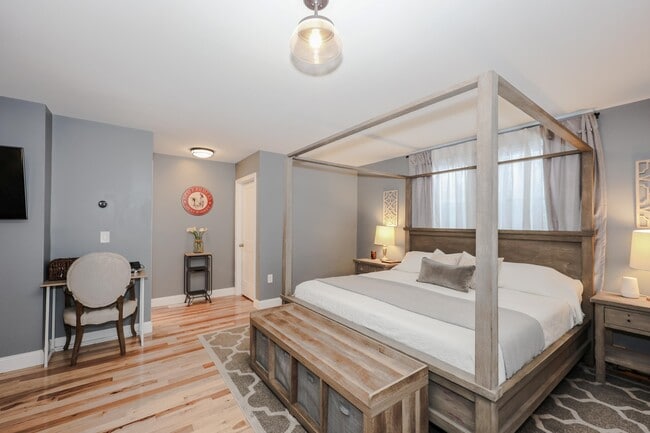 Building Photo - 395 Critchett Rd