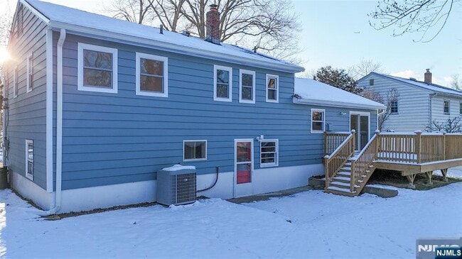 Building Photo - 10 Eastbrook Dr