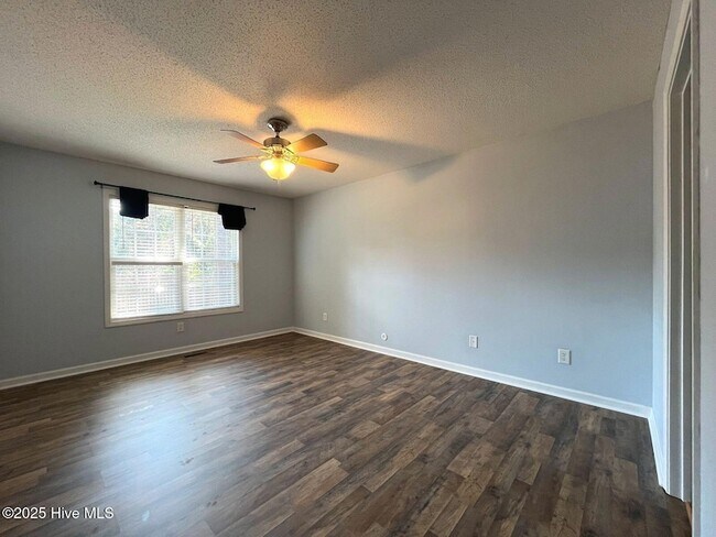 Building Photo - 205 Woodgreen Ln