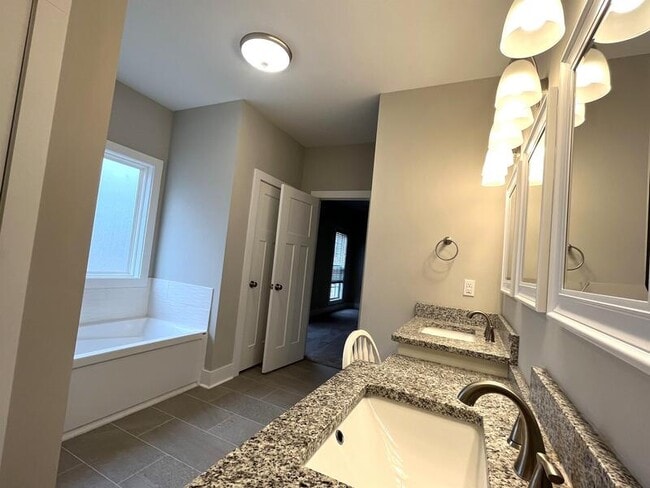 Building Photo - 122 Fargo Dr