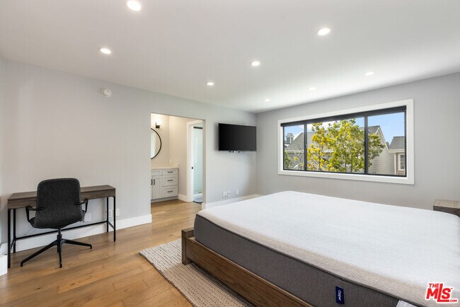 Building Photo - 13036 Mindanao Wy