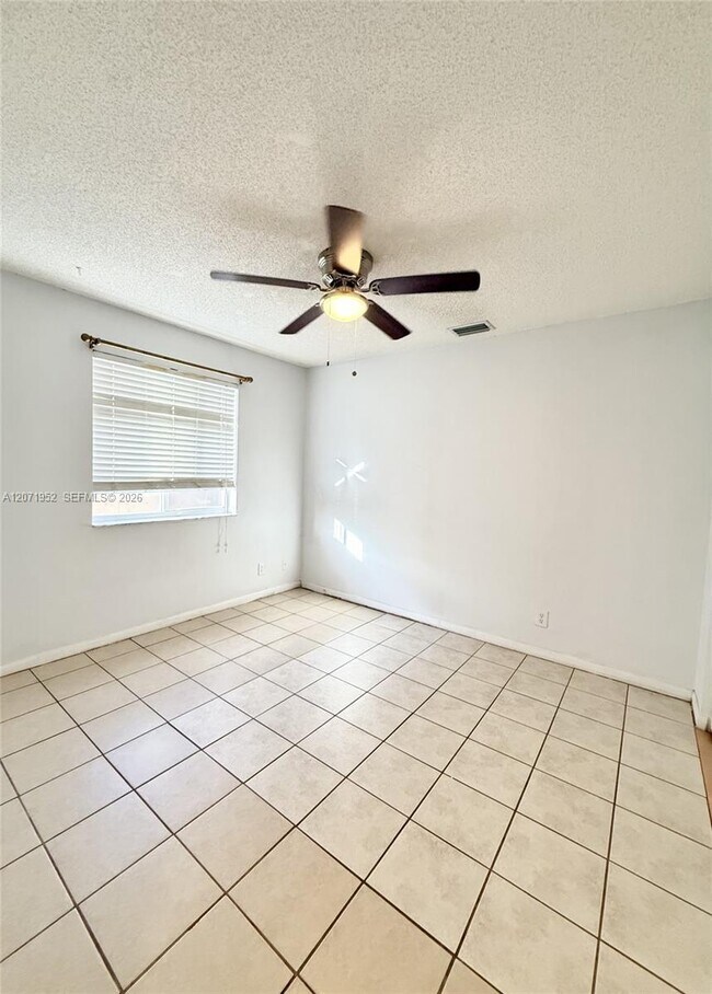 Building Photo - 4340 Pine Ridge Ct