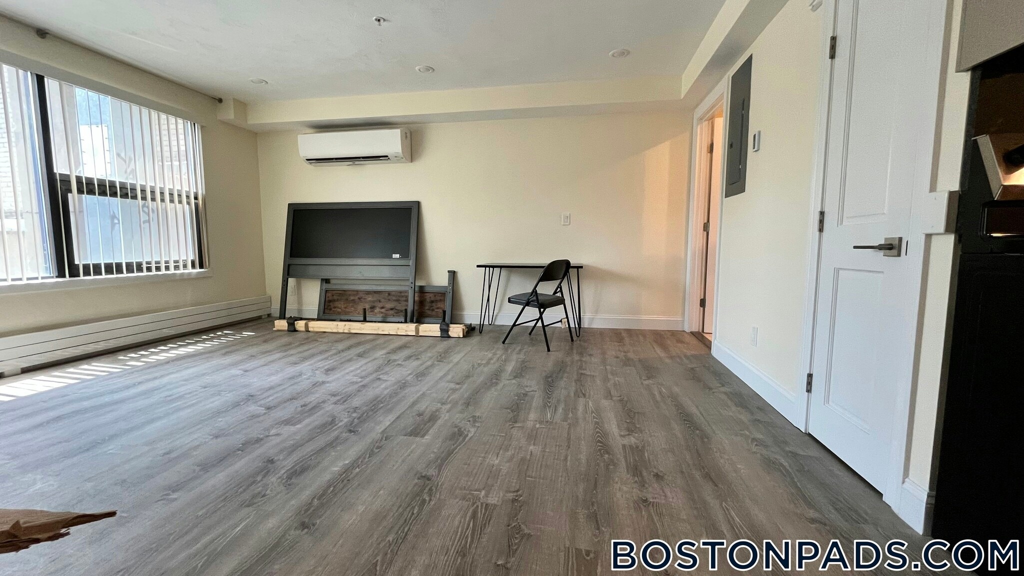 Building Photo - 1028a Commonwealth Ave