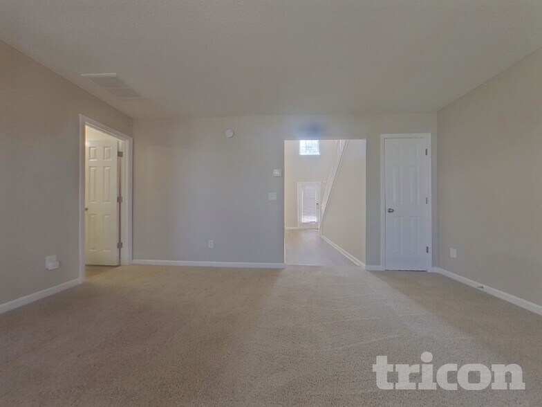 Building Photo - 4928 Bryant Dr