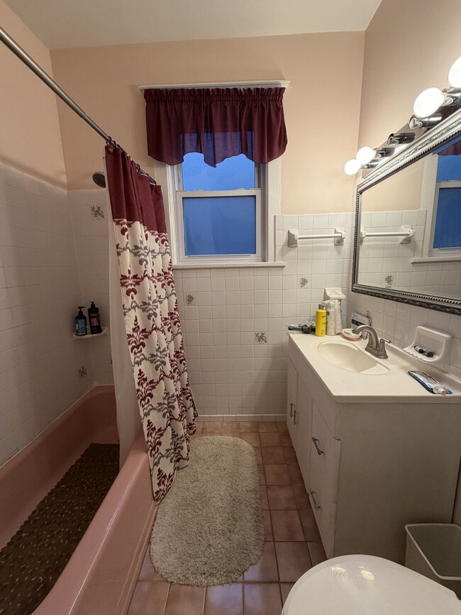 Building Photo - 2526 W Gunnison St