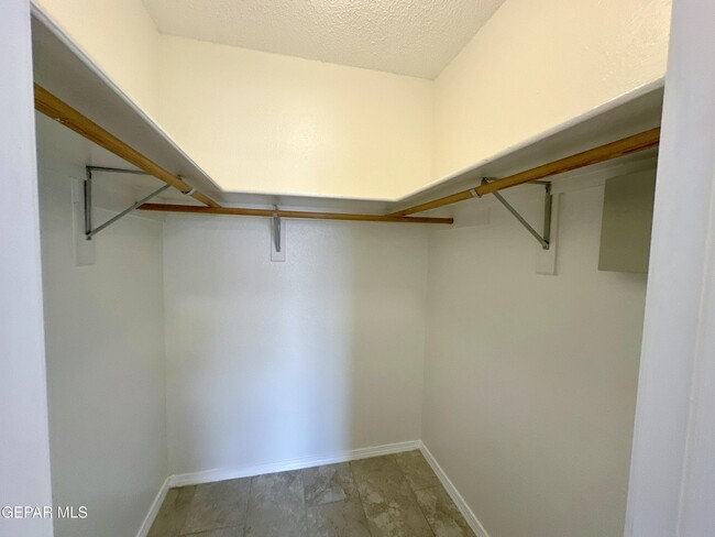 Building Photo - 12480 Martin Bauman Dr