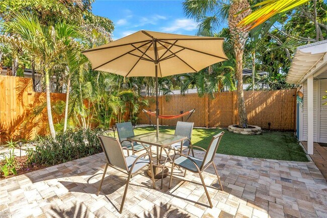 Building Photo - 748 11th Ave N