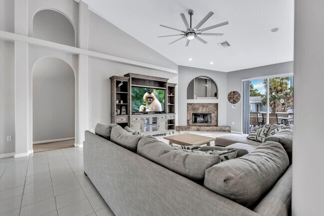 Building Photo - 2127 Lagoon Dr
