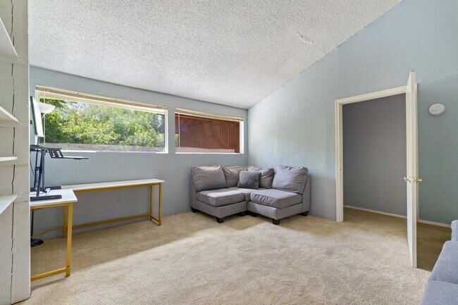 Building Photo - 6919 10 Oaks Cir