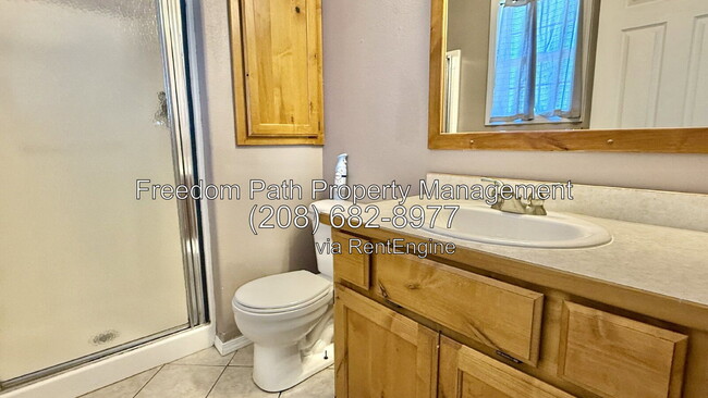 Building Photo - 13904 Cassia St