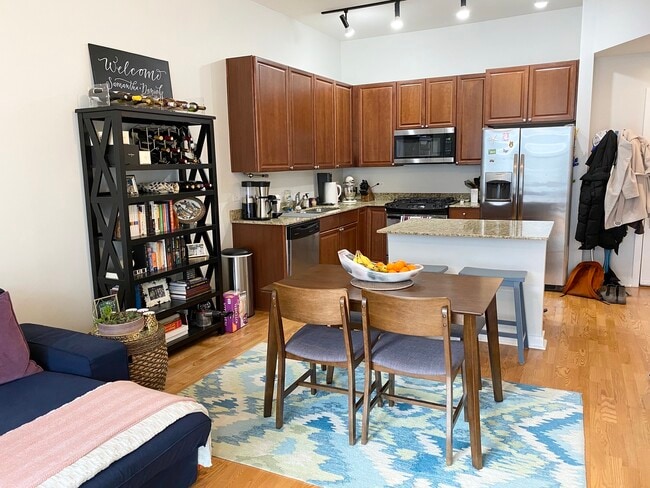 Building Photo - 901 W Madison St