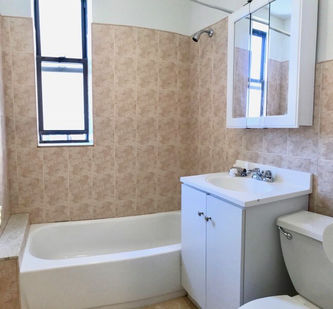 Building Photo - 114 Albemarle Rd