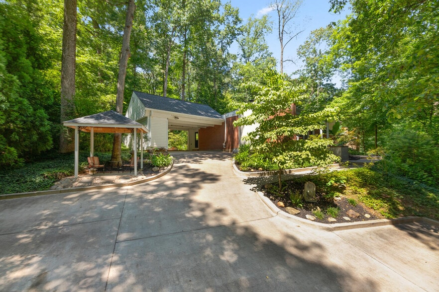 Building Photo - 1008 Hobbs Dr