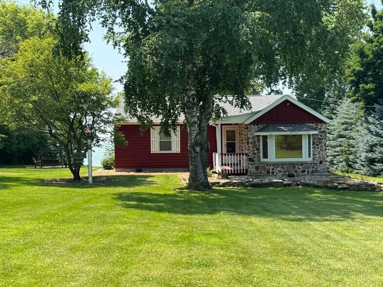 front of home - N5311 Saint Catherines Bay Rd