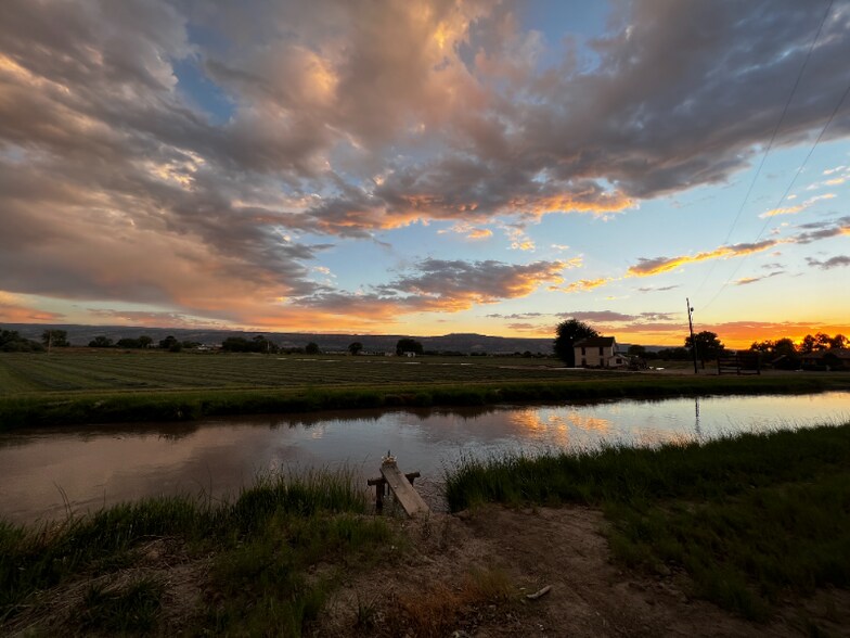 Building Photo - 911-924 24 Rd