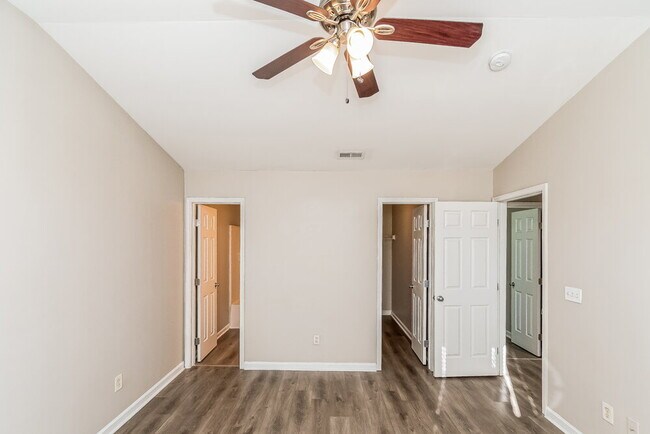 Building Photo - 6021 Herston Rd