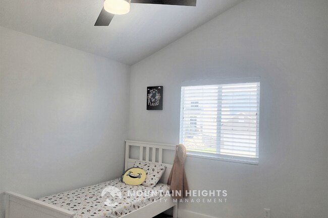 Building Photo - 3861 Spring Brook Ln