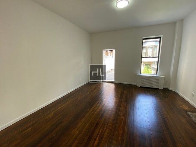 Building Photo - 35 E 65th St